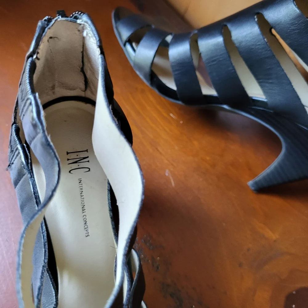 NEW Leather Sandals with Back Zipper - Size 7.5